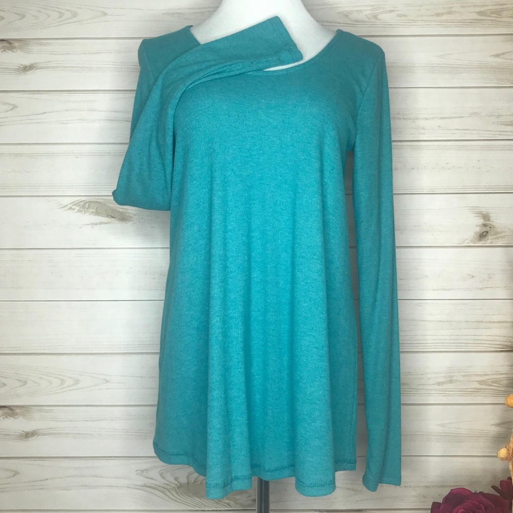 BNWT A&D Thumbhole Everyday Tee